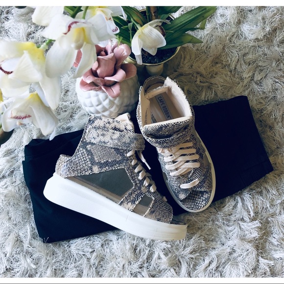 Cape Robbin Shoes - ✨LAST PAIR✨NIB Snakeprint Sneakers
